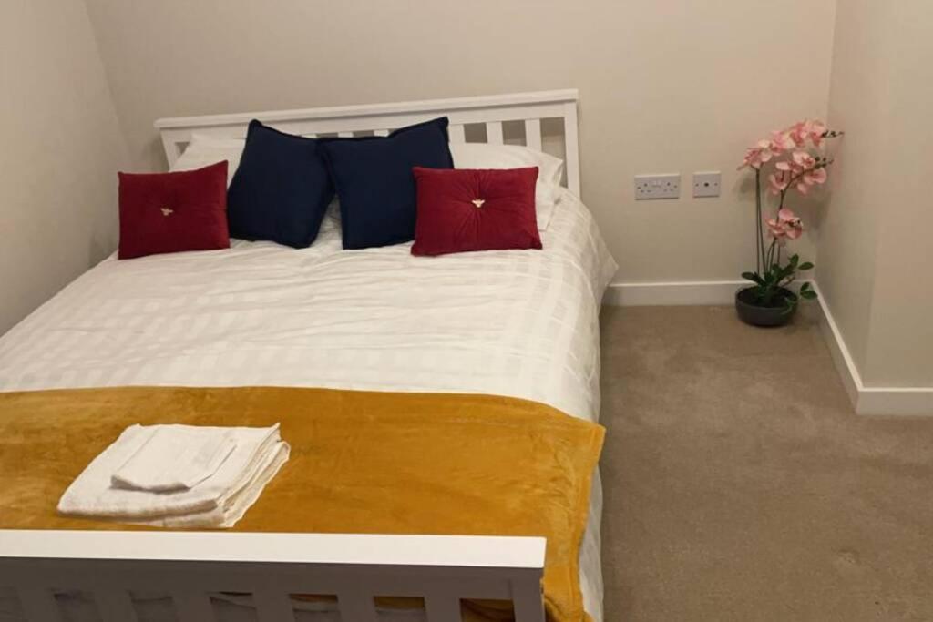 Luxurious & Cosy Apartment In Surrey Weybridge Dış mekan fotoğraf
