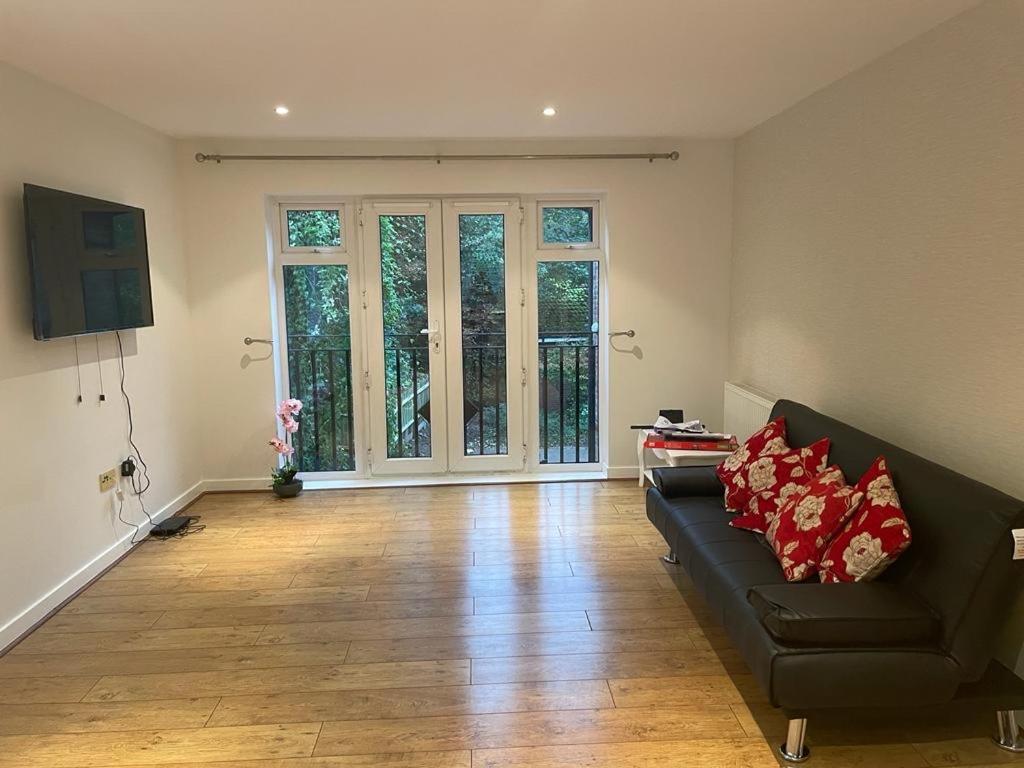Luxurious & Cosy Apartment In Surrey Weybridge Dış mekan fotoğraf